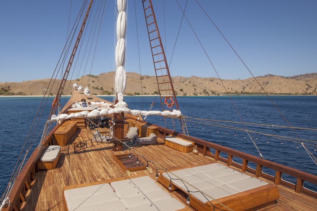 1a40f6be741b67ad229a9c7f44d105f5.ultimate-yachts-indonesia-Prana03-1.jpg