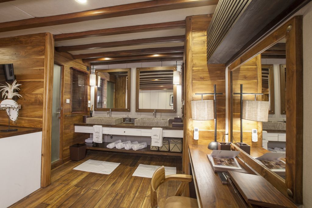 2214f81f861fd90f08c52717421bb1e0.ultimate-yachts-indonesia-Prana15-1.jpg