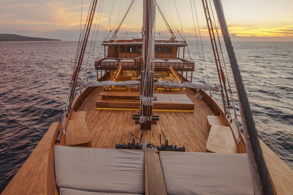 3dcbfbd8c2c78df5223f3a20e887ba2f.ultimate-yachts-indonesia-Prana04-1-1.jpg