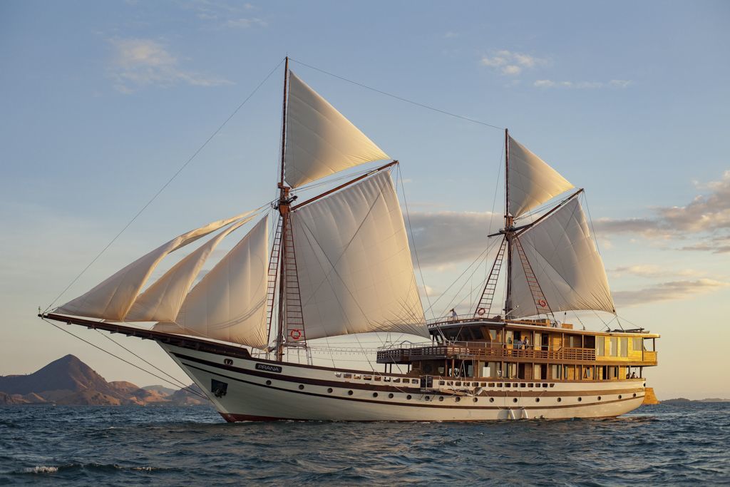 5476f2e4e71362d317de53ca0c2fe407.ultimate-yachts-indonesia-Prana02-1.jpg