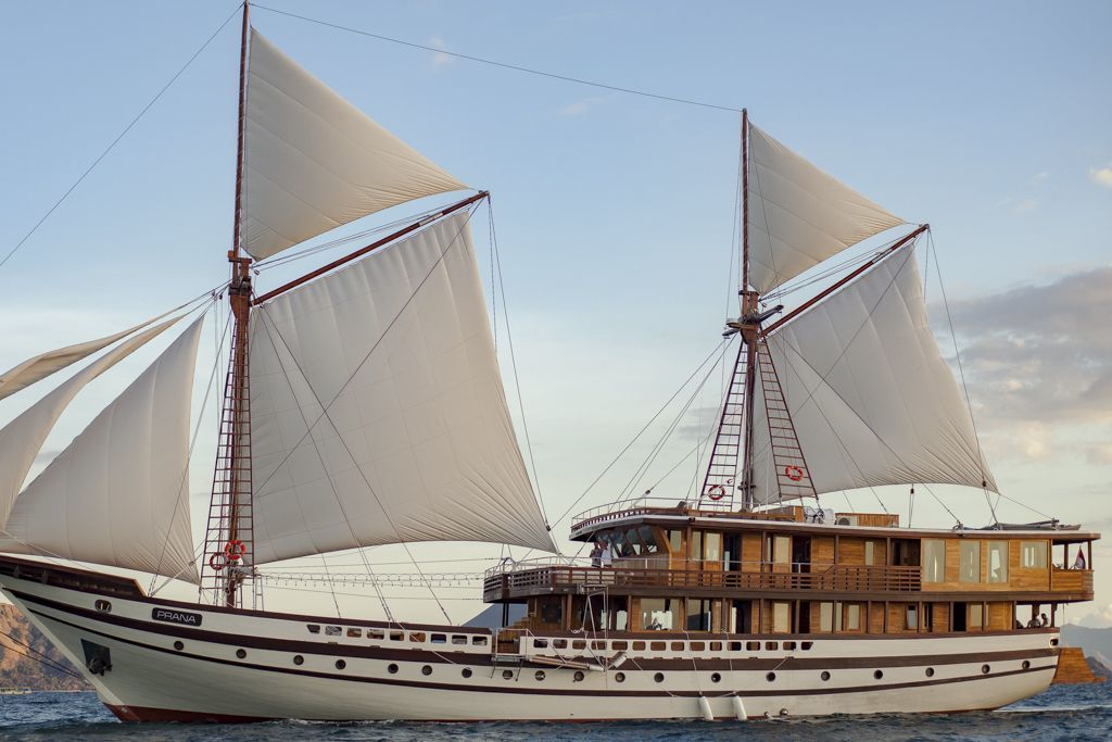 e3c75cee78059f5c39344cb46e926779.ultimate-yachts-indonesia-Prana36-1.jpg